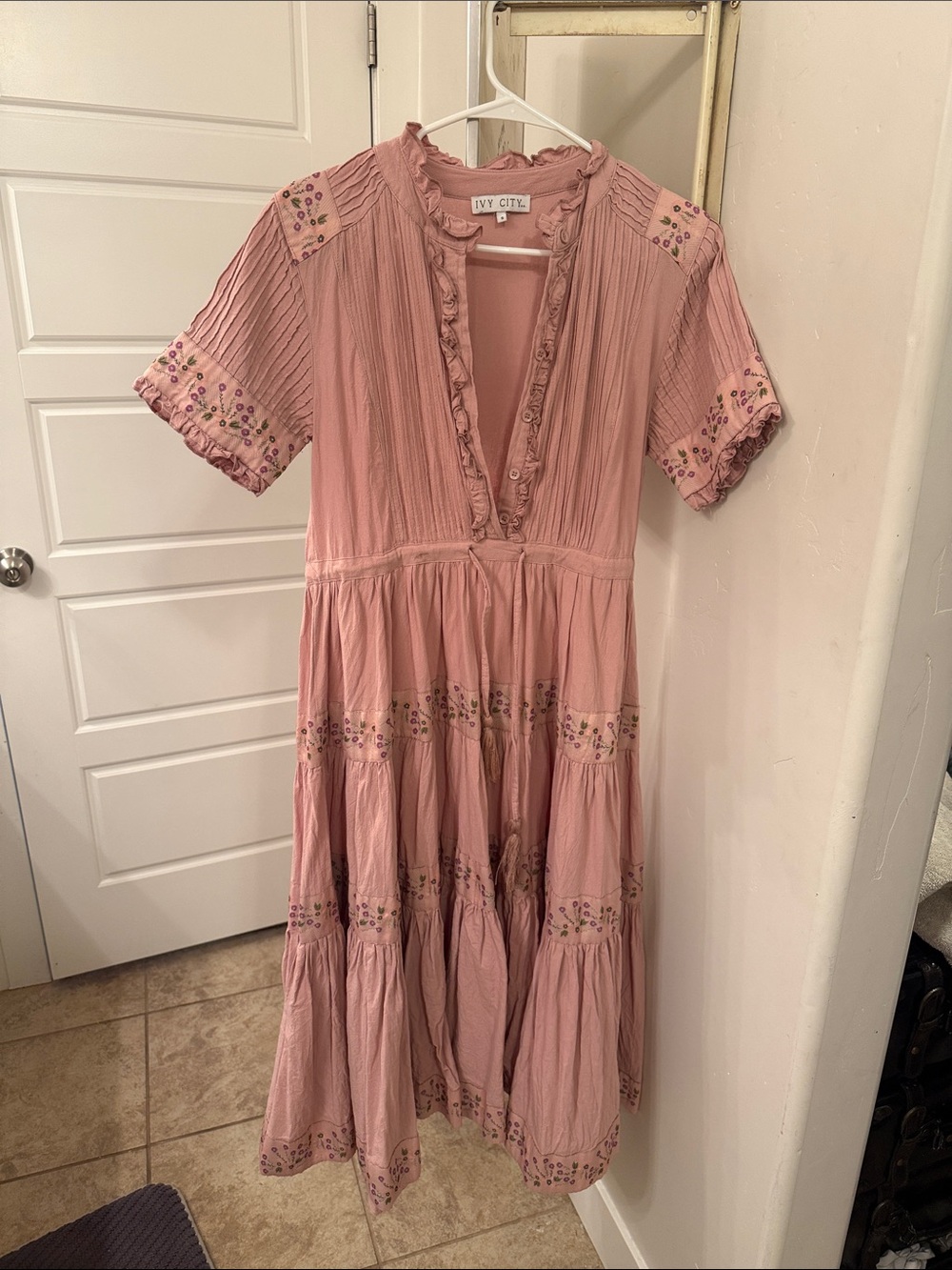 Ivy City Co Aurora Sz Small Pink Midi Dress